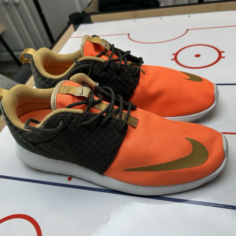 Nike Rosherun FB Sequoia Men's Running shoes Sneakers Color Gold Orange Size 8.5